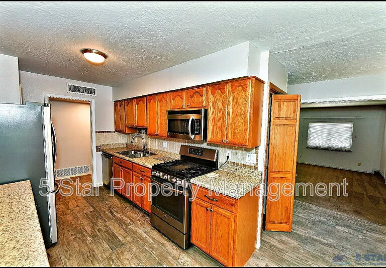 10117 Mercedes St — Photo 15