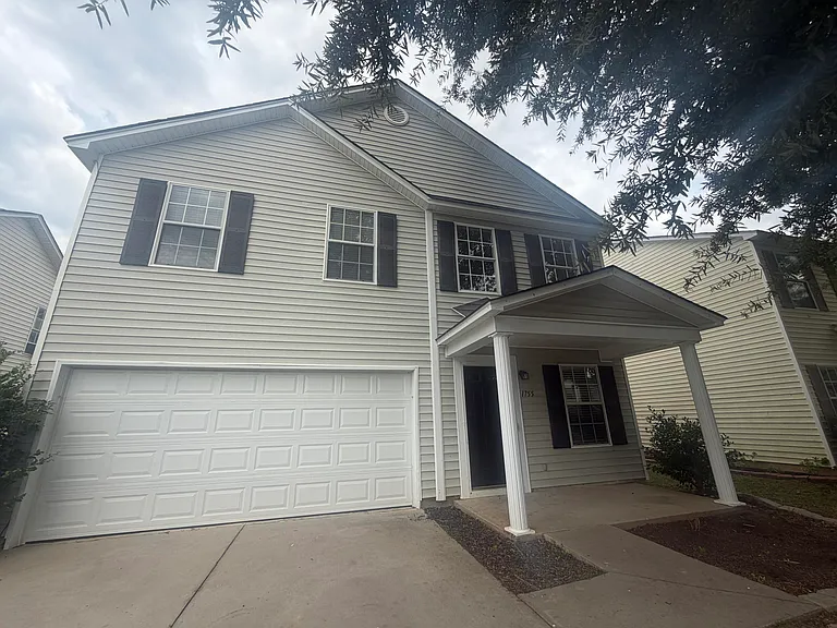 1755 Polaris Dr — Photo 4