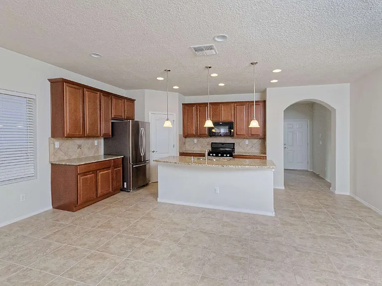 817 Palo Alto Dr NE — Photo 8