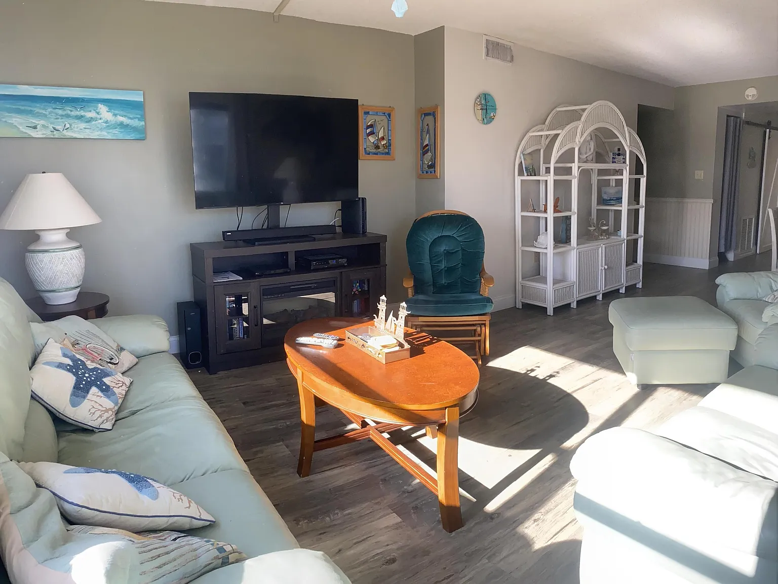 2 bed, 2.0 bath, 1080 sqft, $4,050 — Photo 1