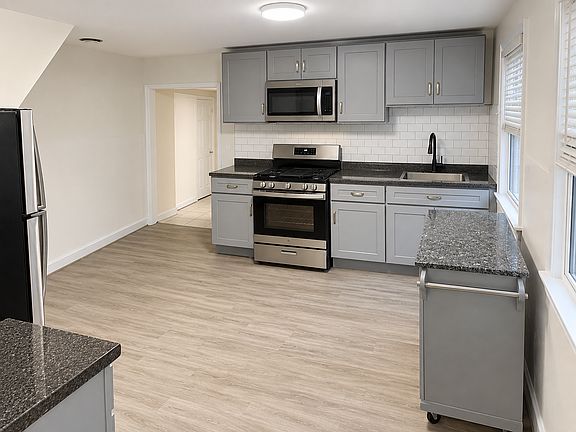 5th image of 180 Chestnut St APT 2