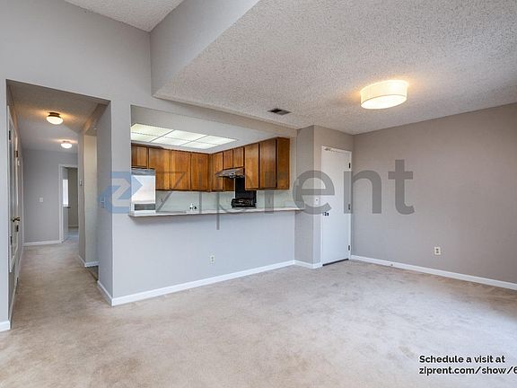 3rd image of 151 Silcreek Dr