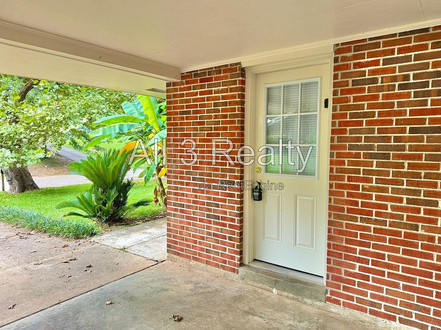 3 bed, 1.0 bath, 1053 sqft, $1,135 — Photo 4