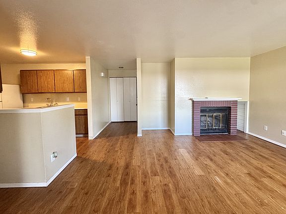 4th image of 4501 Boardwalk Dr #G