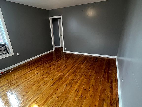 5th image of 9117 172nd St #4D