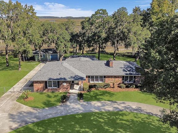 2nd image of 1613 Lake Dr