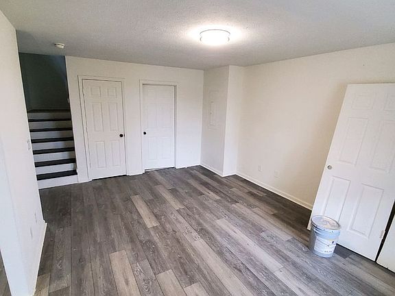 3rd image of 827 Sylvan Dr