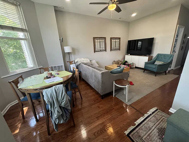 1644 W Nelson St #2 — Photo 3