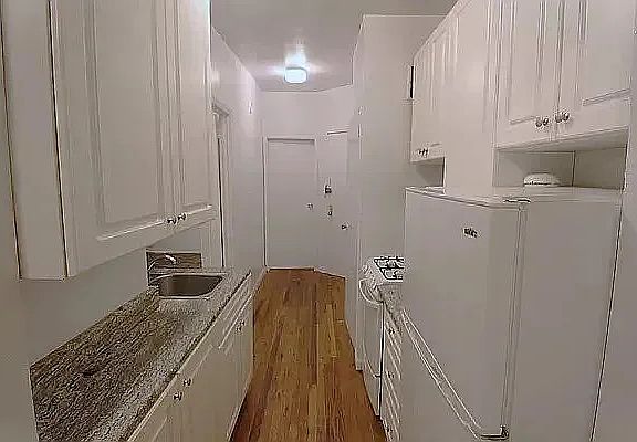 5th image of 406 E 64th St #9B