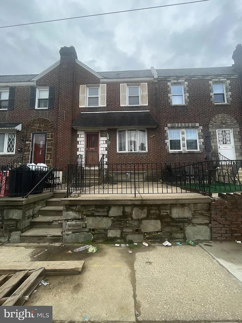 890 Carver St photo 1