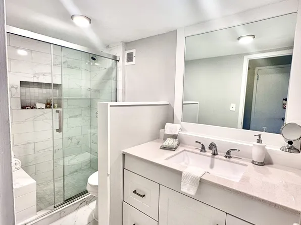 3415 W End Ave APT 910E, Nashville, TN 37212