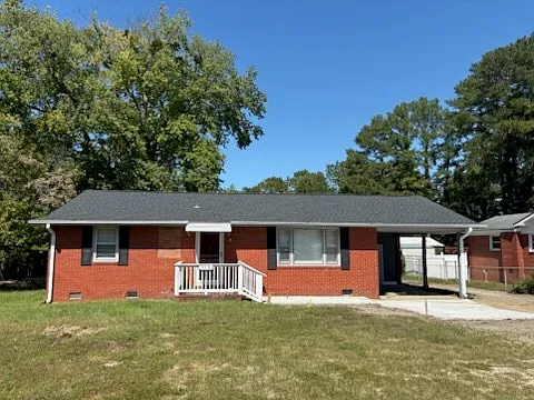 3 bed, 1.0 bath, 1070 sqft, $1,095 — Photo 1