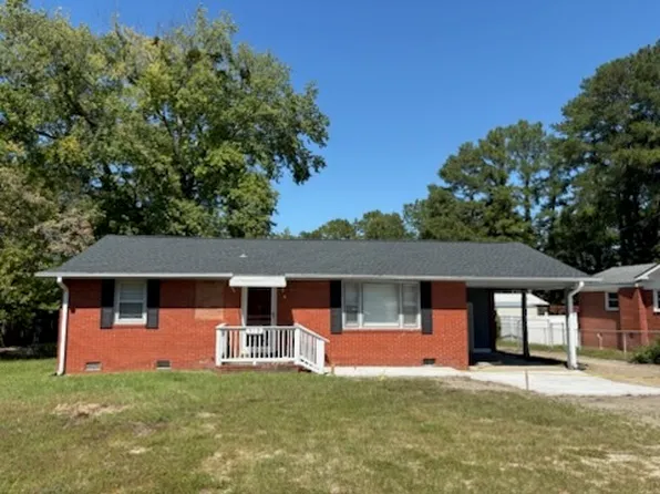519 Law Rd, Fayetteville, NC 28311