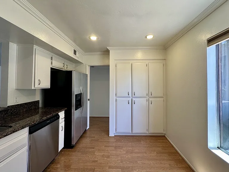 500 S Oak Knoll Ave #34 — Photo 7