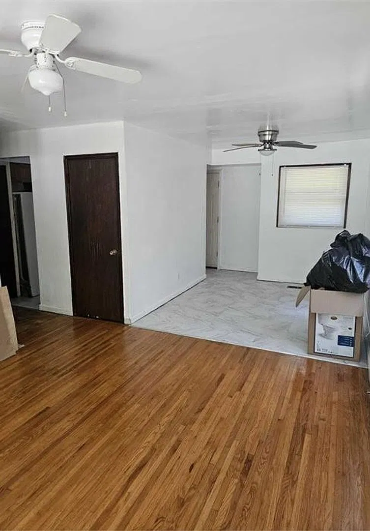 Updated 4 bedroom Home Located on Low Traffic Cul-De-Sac — Photo 3