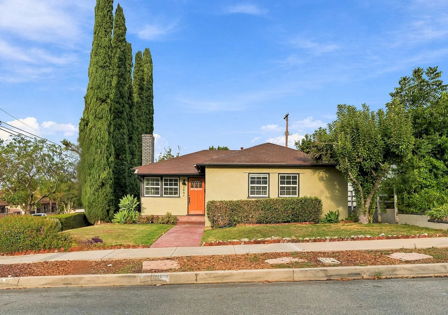 Burbank Hills 3BR Home | Corner Lot | Spacious Backyard & 2-Car Garage — Photo 2
