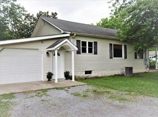 1300 N 4th St, Herrin, IL 62948