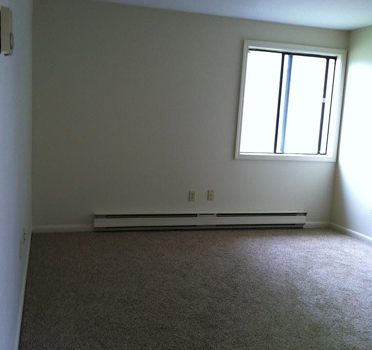 1st image of 422 Village Blvd N