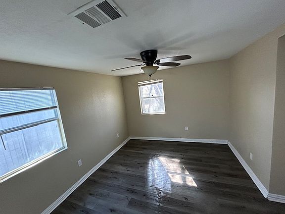 2nd image of 2518-2520 N Hickory St #2518