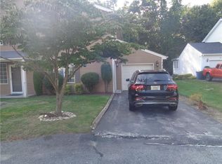 60 Governors Hl, West Warwick, RI 02893