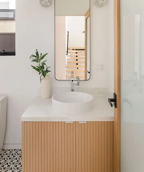 822 Superba Ave — Photo 19