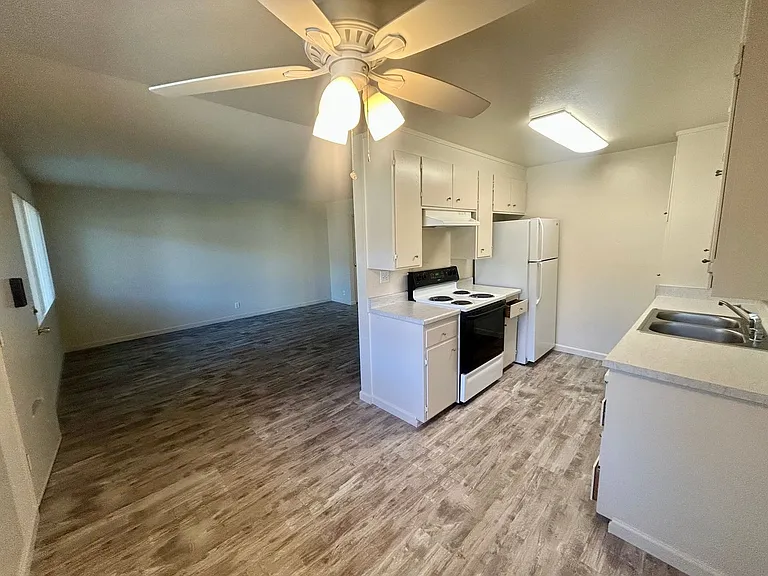 Dry Creek Apartments — Photo 4