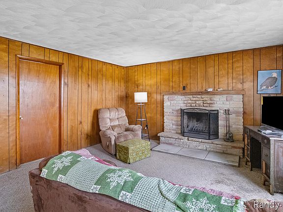 4th image of 10116 Lake Shore Dr
