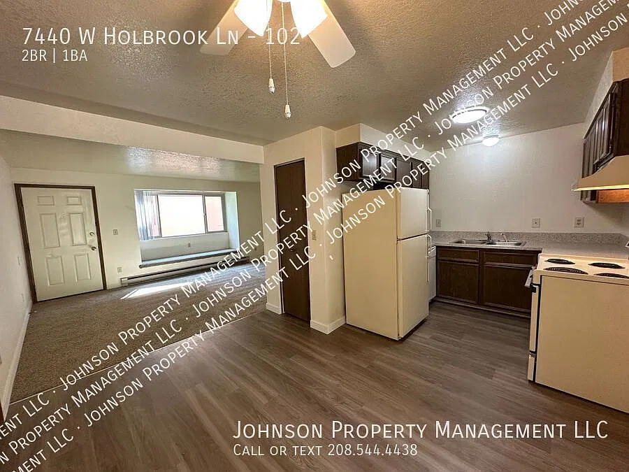 Cozy and Convenient Apartment in Central Boise with carport parking, storage, on-site laundry! — Photo 4