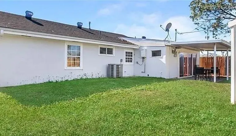305 Serpas Dr — Photo 4