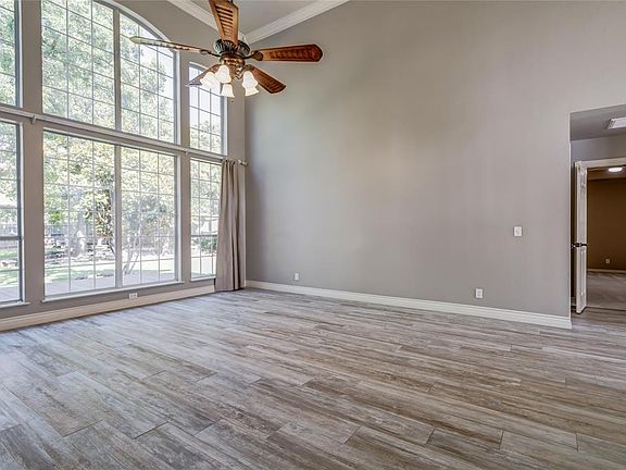 4th image of 732 Fox Tail Dr