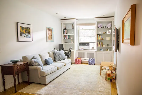 Sold by HomeDax Real Estate | media 1