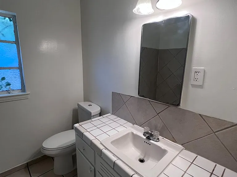 2905 E Lamona Ave — Photo 19