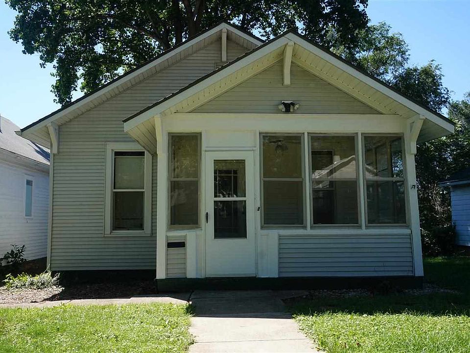 1st image of 221 Willard Ave