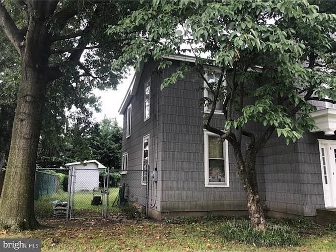 2nd image of 88 Pine St