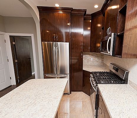 2nd image of 2135 Steinway St #3