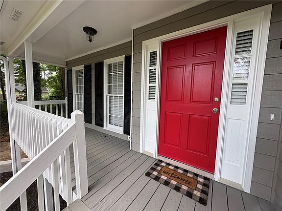 2nd image of 41 Red Oak Cir