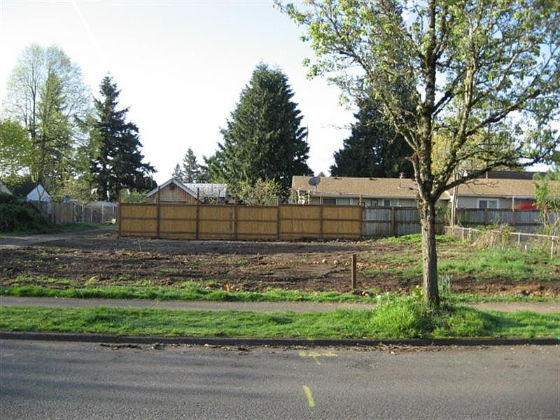 2nd image of 6620 SE Harold St