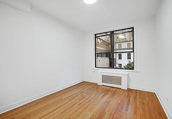 3rd image of 207 E 60th St APT C2