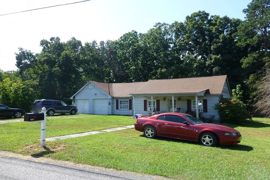 2nd image of 1825 Stony Point Rd