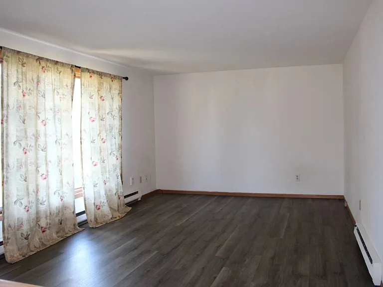 1016 N Maple St #B — Photo 8