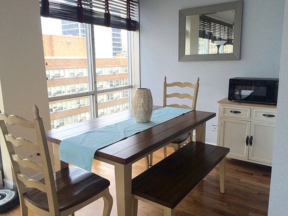 SEPARATE DINING AREA