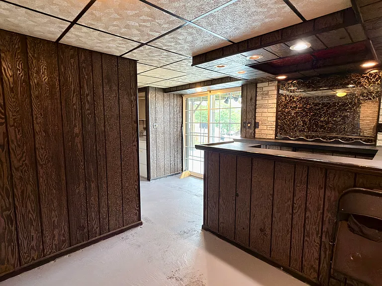 1015 E Hamilton St — Photo 43
