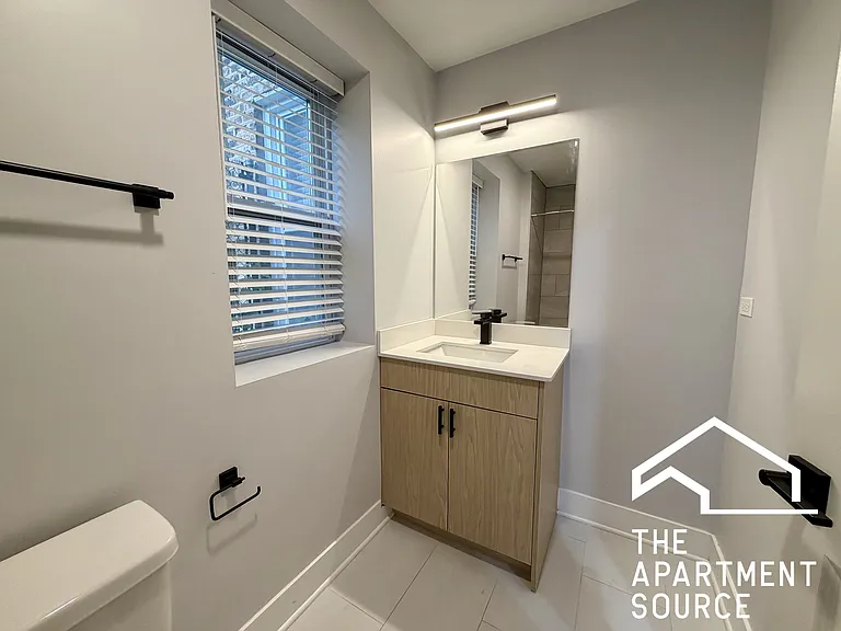 2159 W Wilson Ave #G — Photo 14