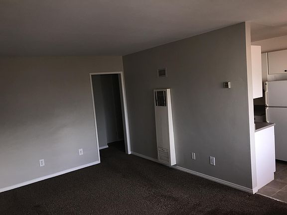 3rd image of 3144 Grape St APT 9