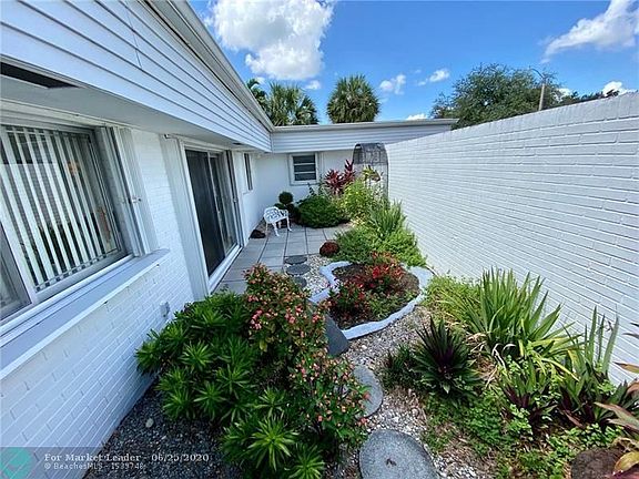 2nd image of 4910 Banyan Ln