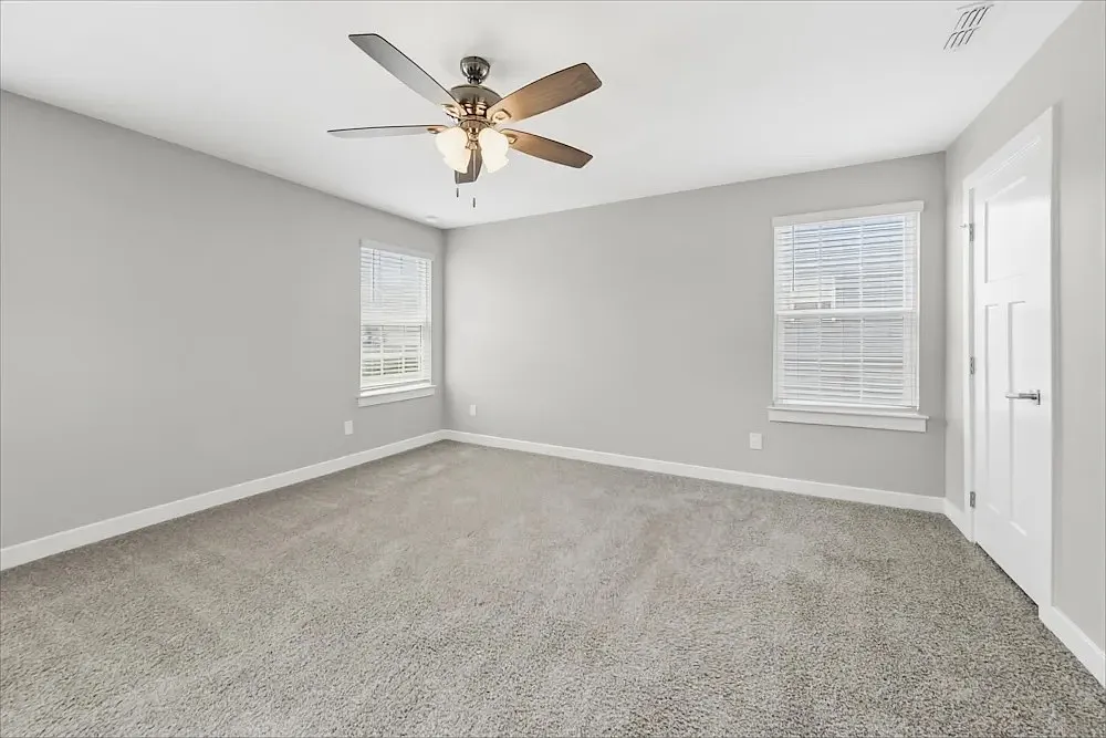 4 bed, 2.5 bath, 2114 sqft, $2,240 — Photo 3
