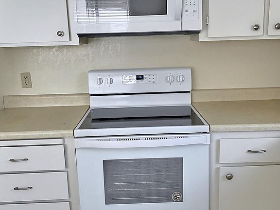 Kitchen appliances up to date