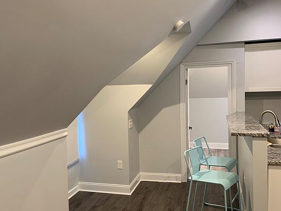 5th image of 2372 Harper Ave #3