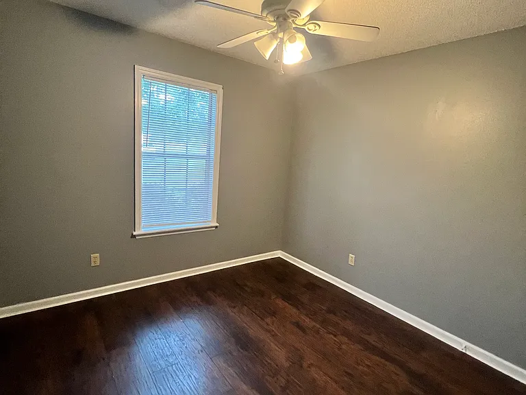 1702 Largo Cir — Photo 10