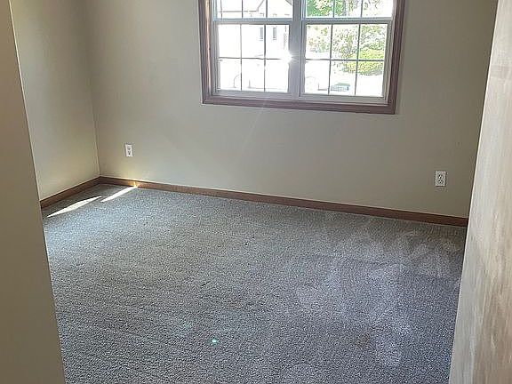 5th image of 839 Saint Clair St